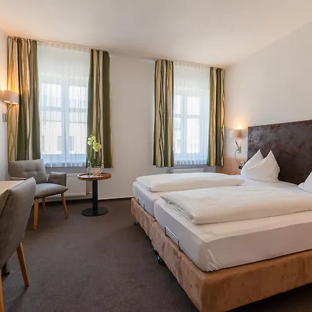 & Goldene Krone Otel 3*